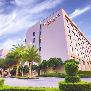 Отель Courtyard By Marriott Agra, Агра